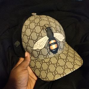 Gucci Supreme Monogram bumblebee hat